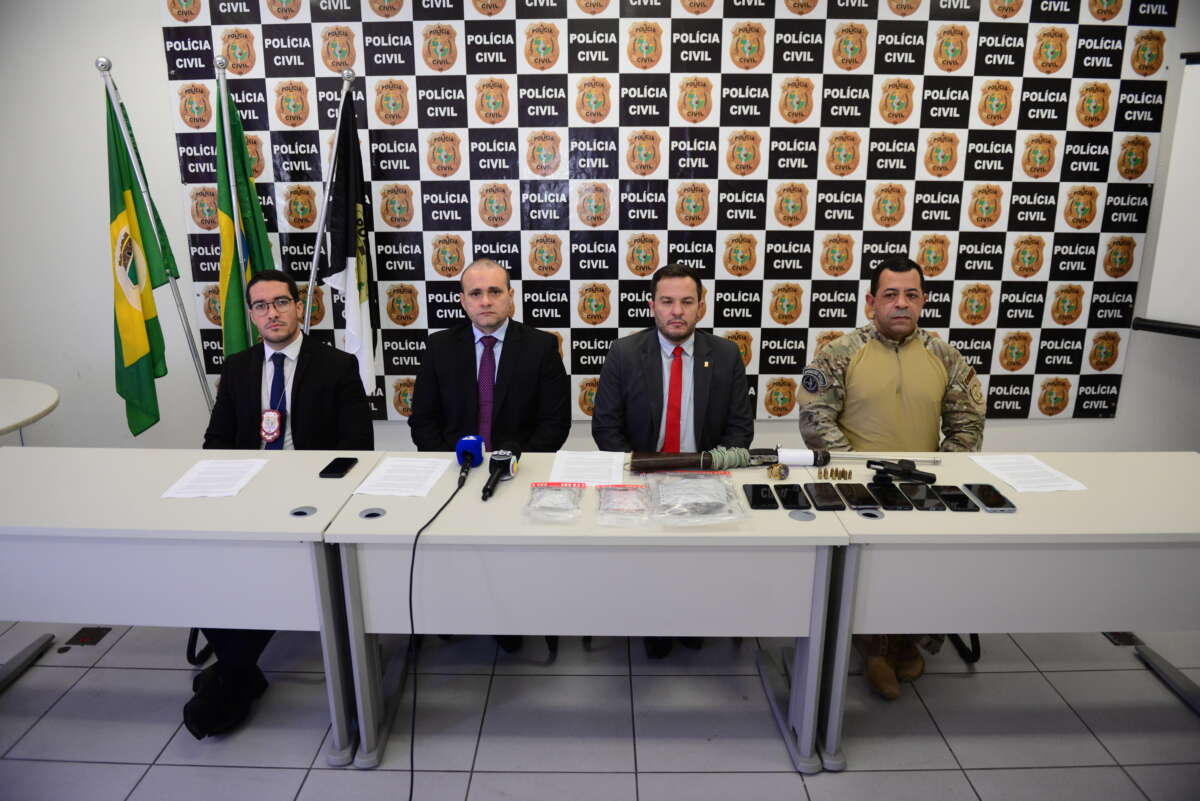 Polícia Civil deflagra operação e captura três suspeitos de homicídio com armas e drogas na Capital