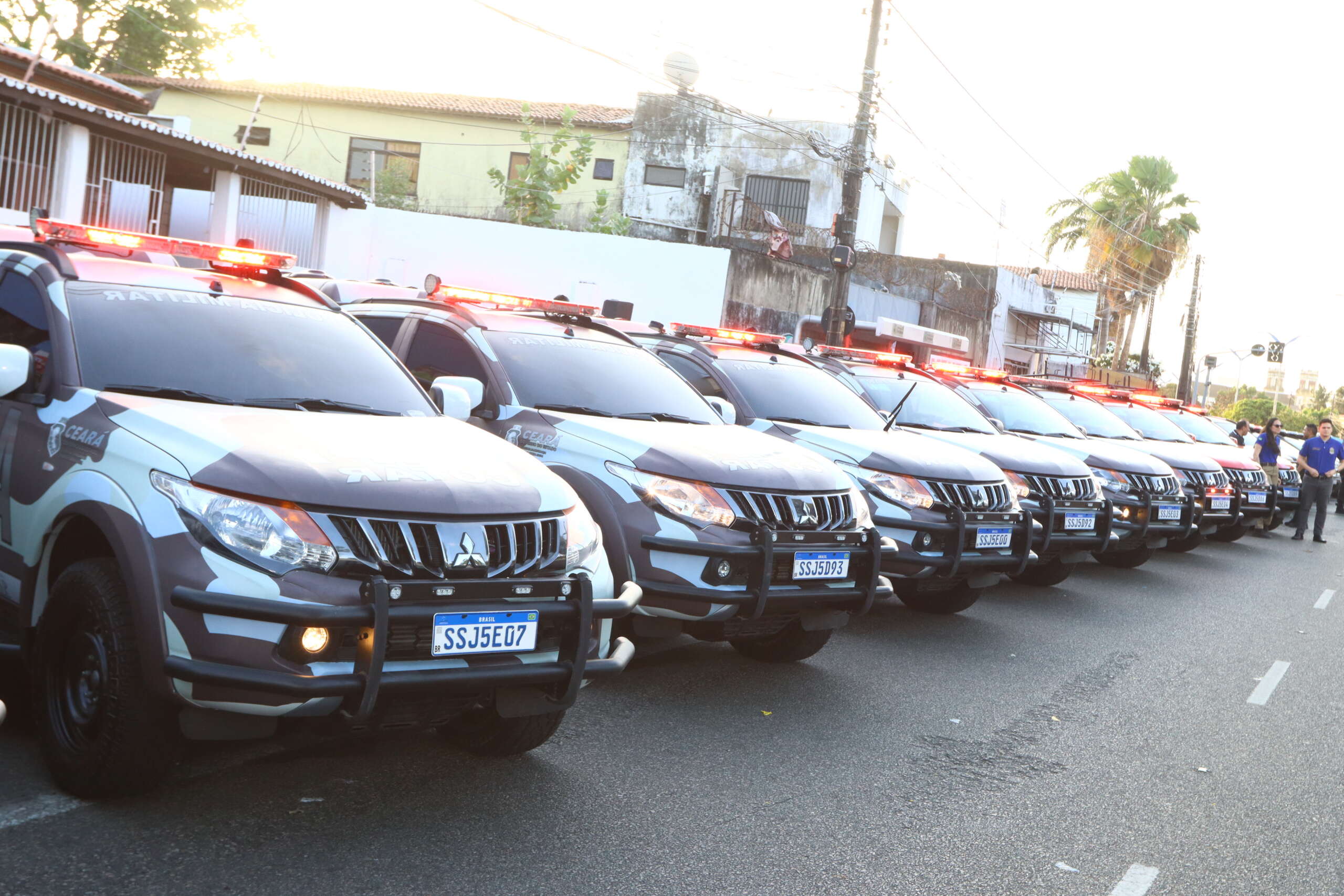 Governo do Ceará entrega 20 novas viaturas e lança Programa Bem Viver PM