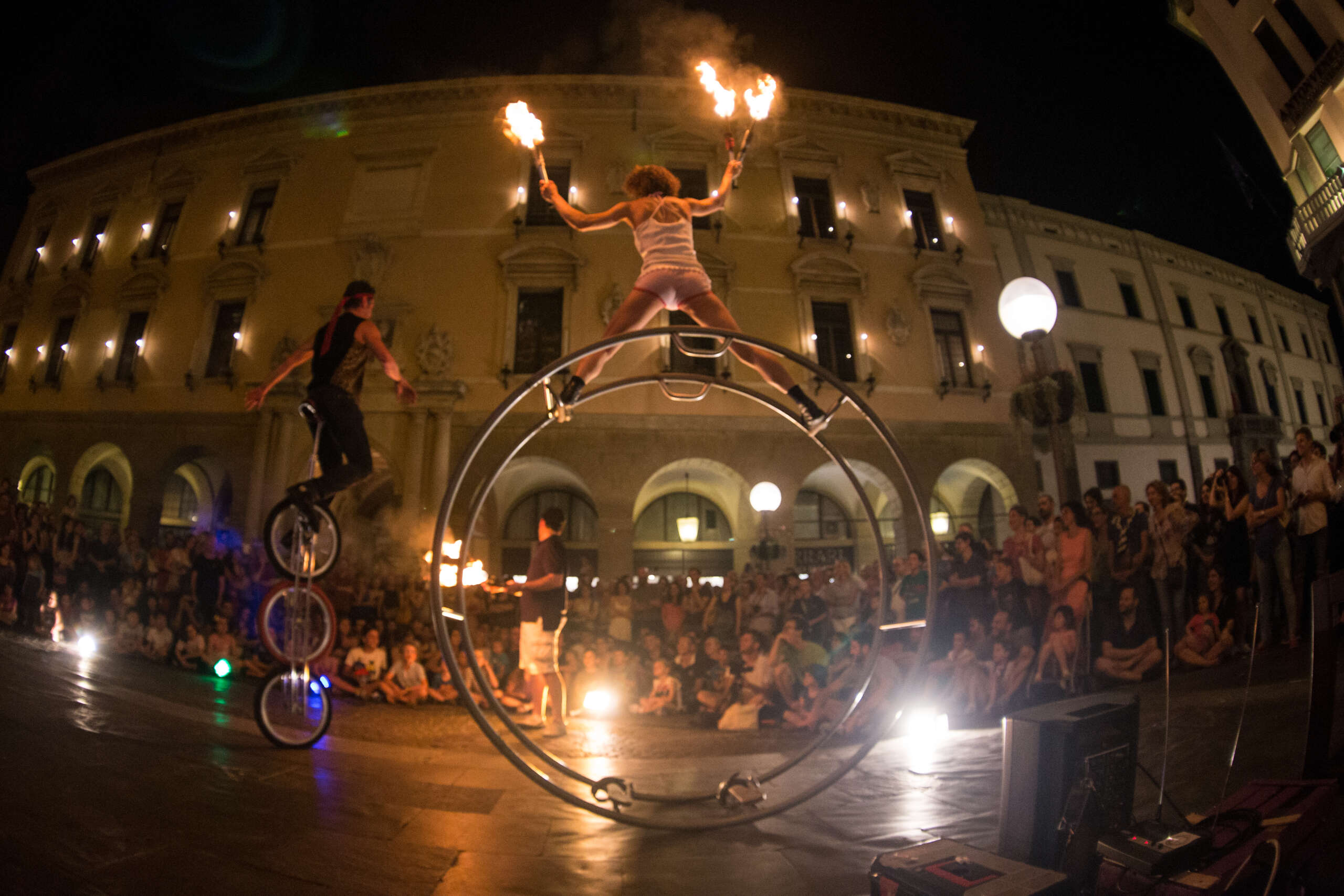 Estação das Artes tem XIII Bienal Percussiva Brasil e festa Relance especial Dia de Los Muertos nesta semana