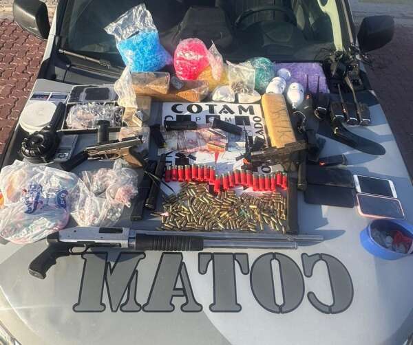 Com informações da Coin/SSPDS, PMCE prende suspeito com drogas, armas e munições no Conjunto Palmeiras