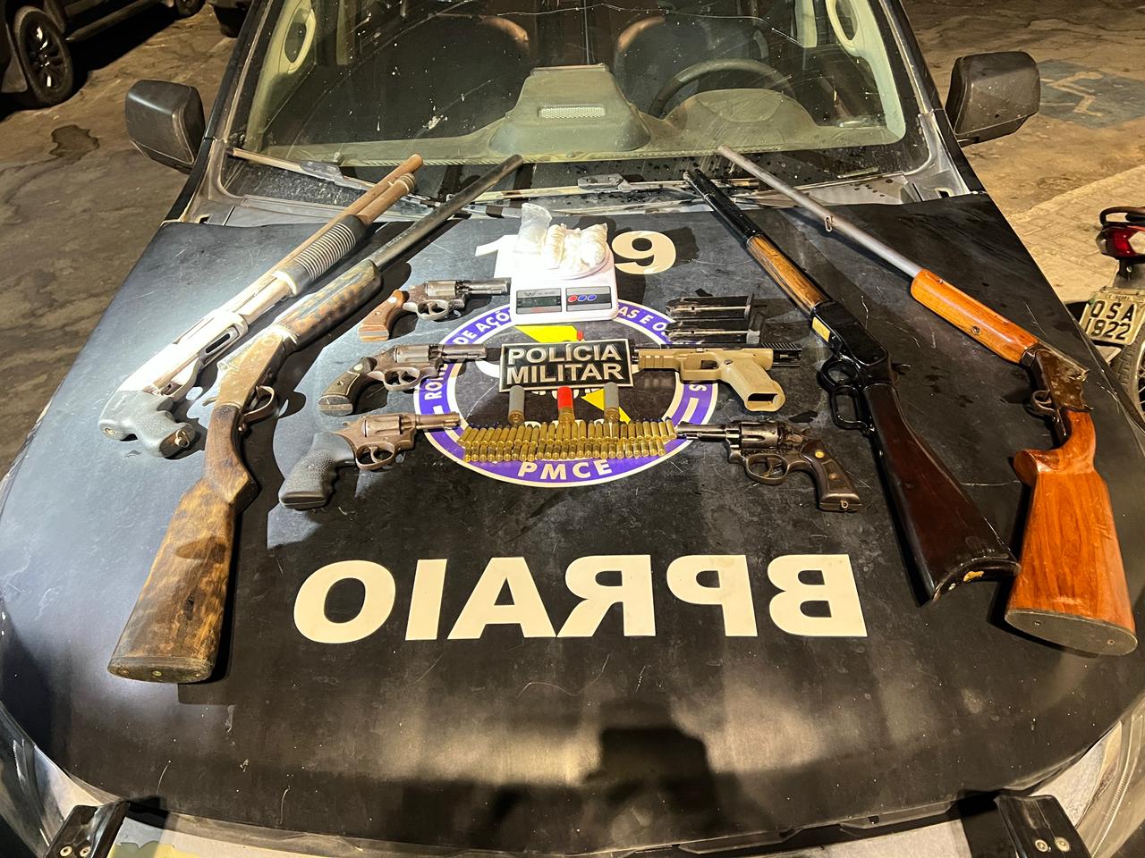 PMCE apreende nove armas de fogo, cocaína e prende suspeito em Sobral