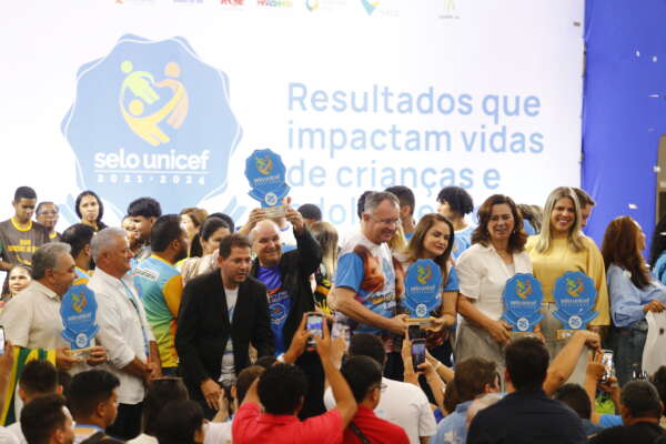 158 municípios cearenses recebem reconhecimento do Governo do Ceará e do Unicef por avanços em políticas voltadas a crianças e adolescentes