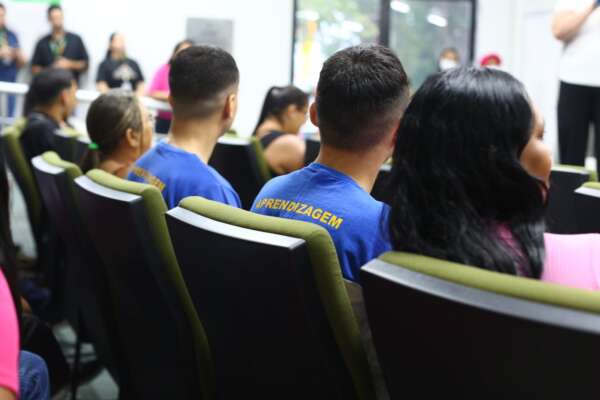 Jovens do CS Canindezinho recebem certificação de aprendizagem profissional