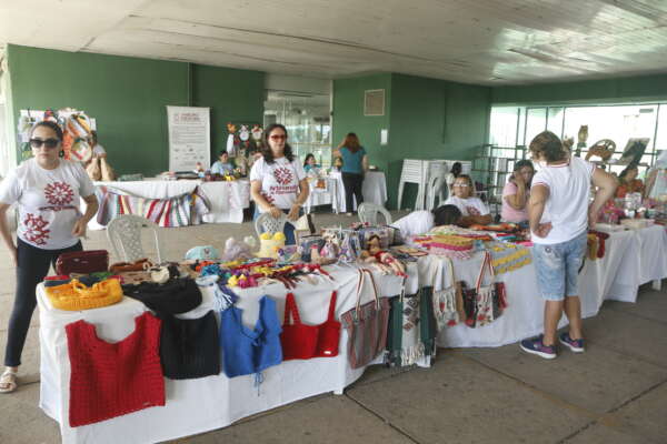 Ceasa-CE promove edição de Natal da Feira Flor e Artesanato