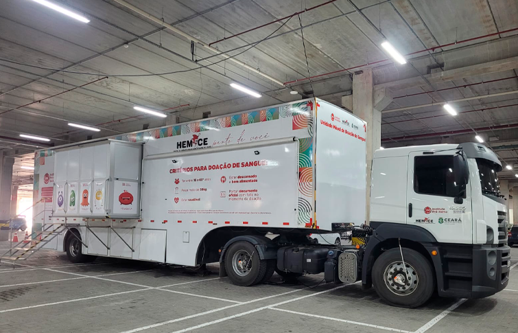 Unidade Móvel do Hemoce chega a shopping em Messejana; programação natalina movimenta posto itinerante nesta quarta-feira (18)