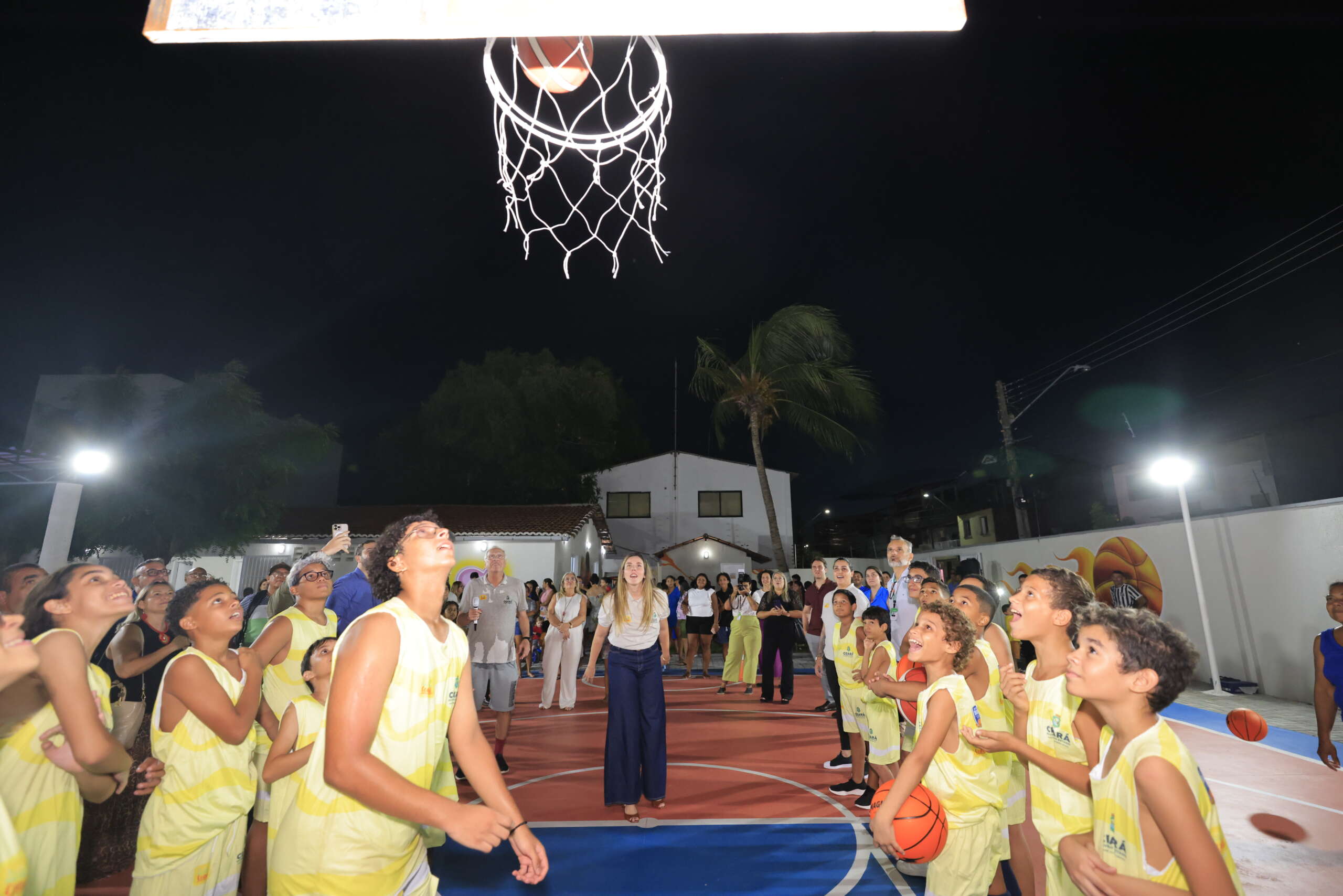Vice-governadora Jade Romero visita Espaço Social da Barra do Ceará