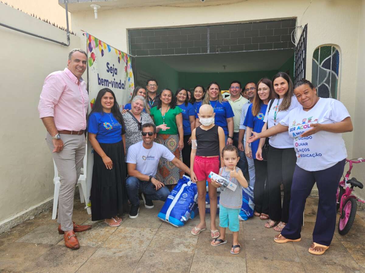 Sefaz-CE entrega donativos para Associação de combate ao câncer