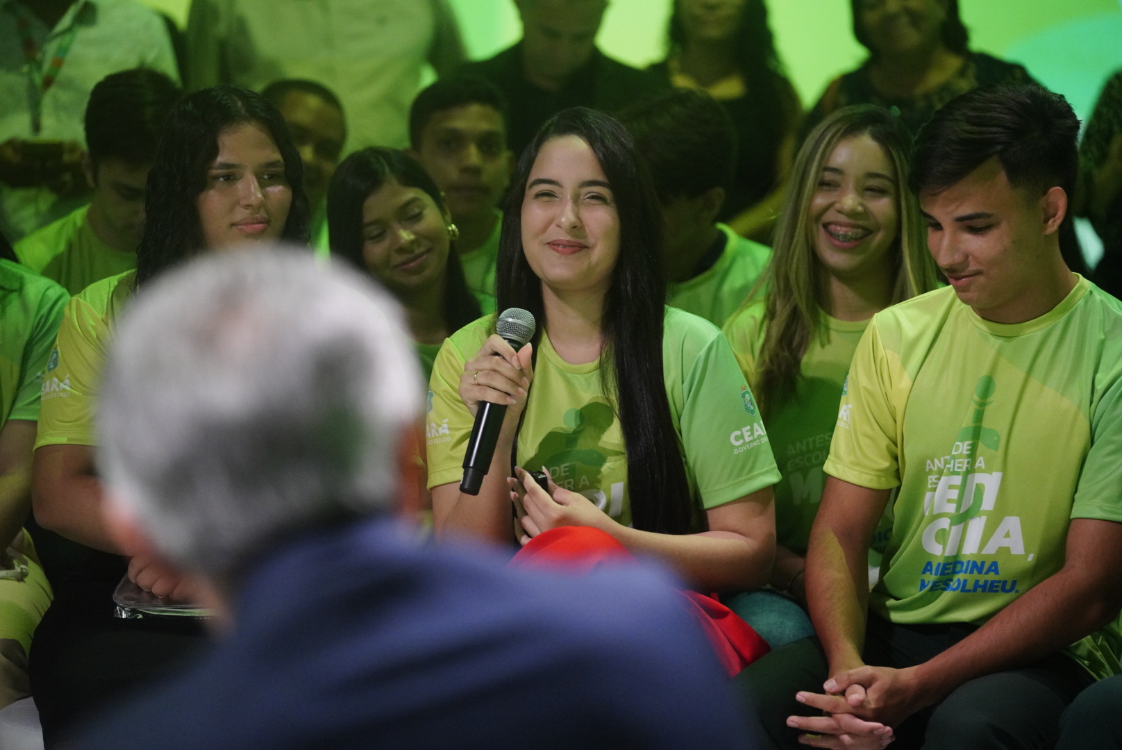 Alunos da rede pública de educação do Ceará aprovados em Medicina conversam com governador Elmano de Freitas e celebram conquista
