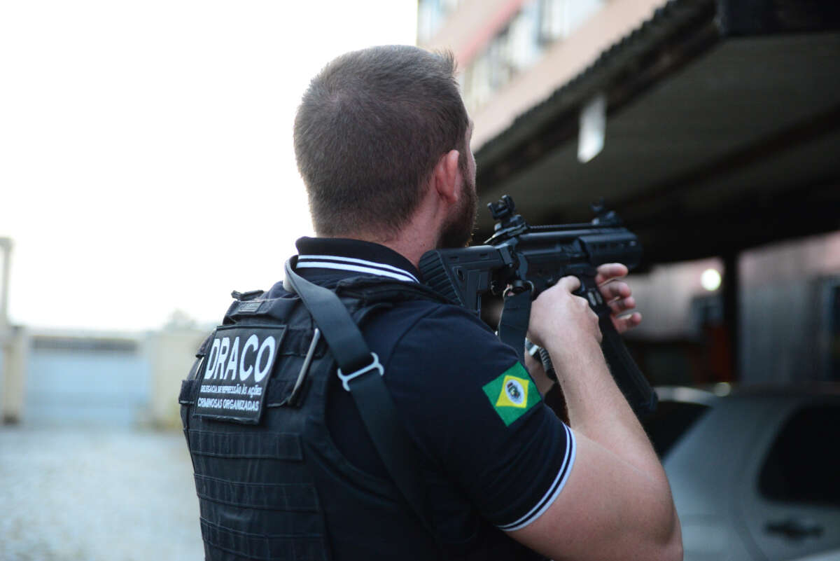 PCCE cumpre três mandados de prisão preventiva em desfavor de chefes de grupo criminoso de origem paulista no Ceará