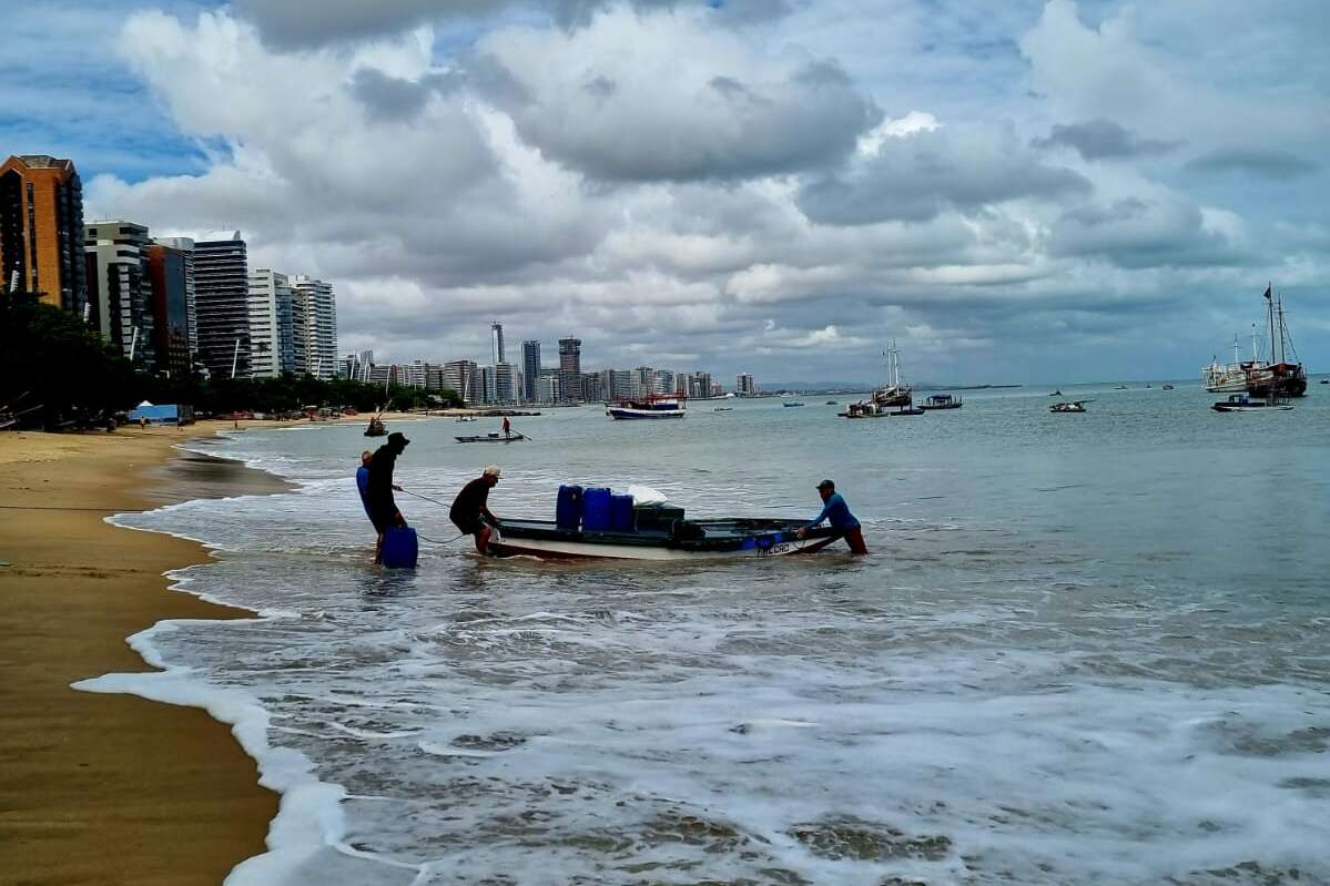 Fortaleza tem 12 trechos próprios para banho neste fim de semana