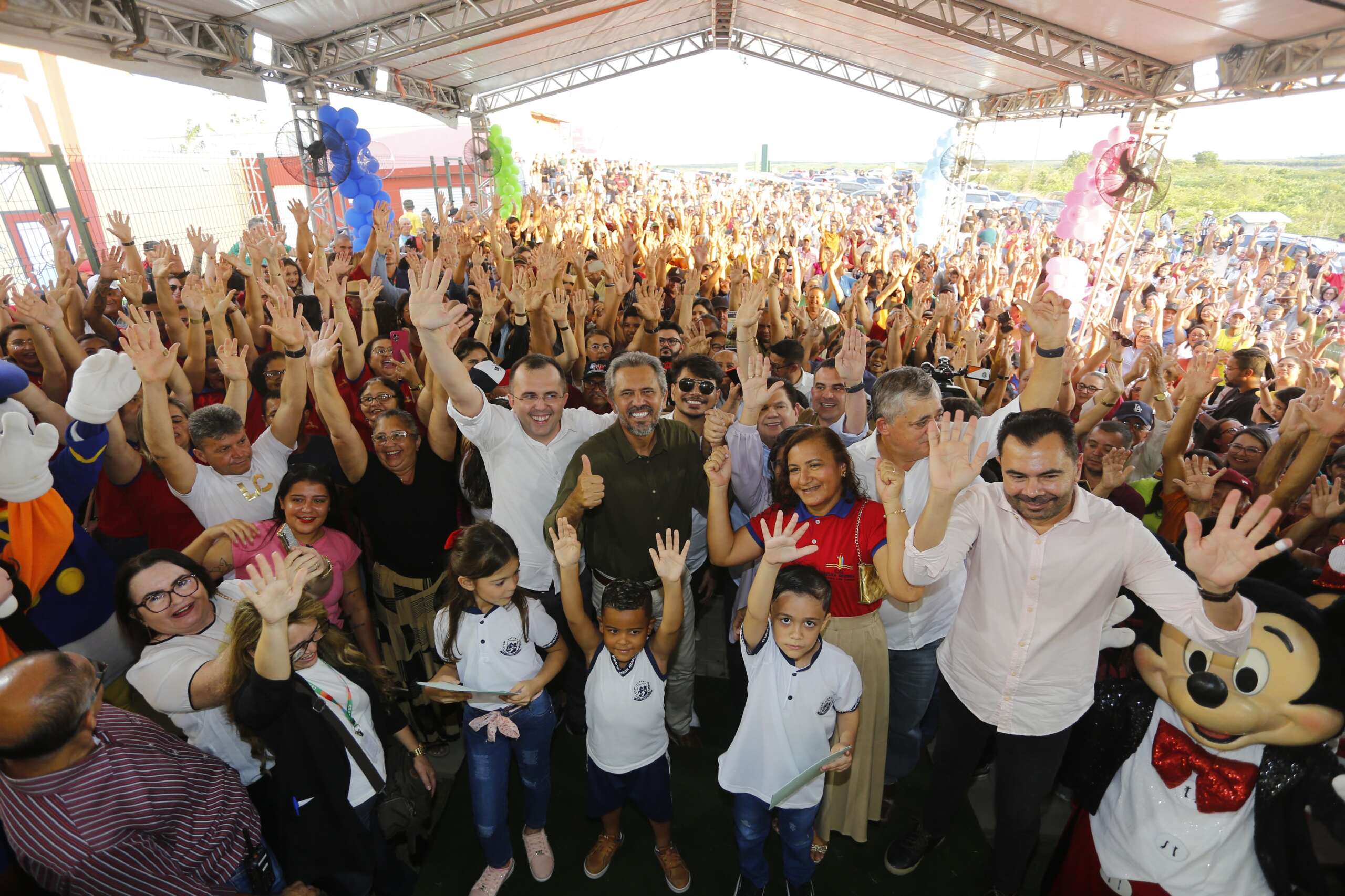Em Deputado Irapuan Pinheiro, Governo do Ceará entrega duas obras e autoriza investimento de mais de R$ 14 milhões
