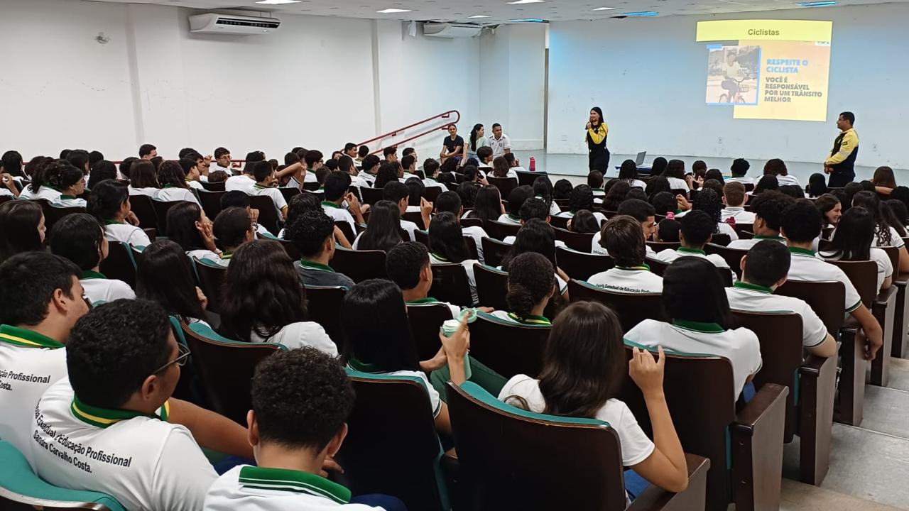 Detran-CE realiza palestra educativa para alunos da rede pública de ensino em Jijoca