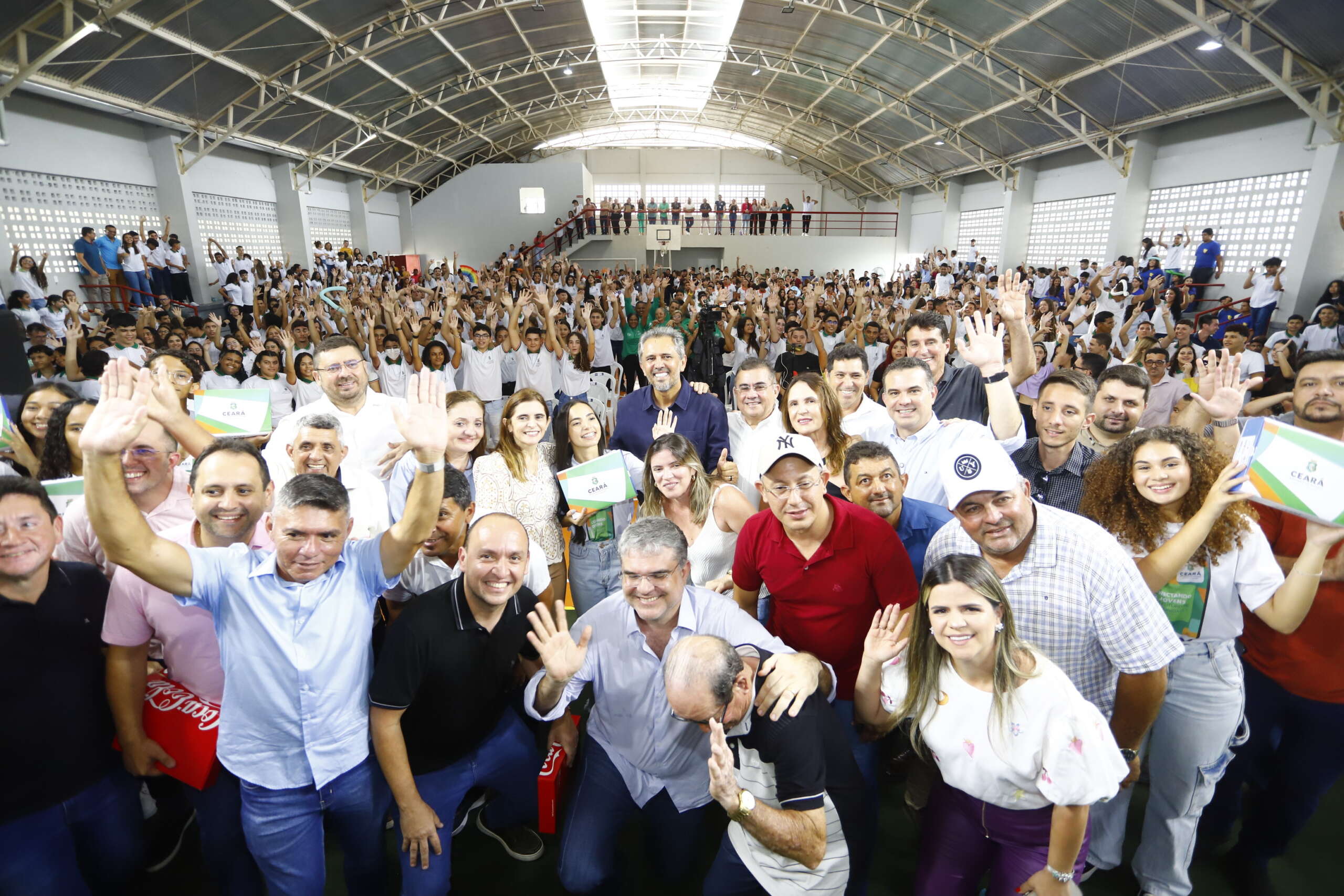 Mais de 4 mil estudantes da rede estadual de ensino são beneficiados com tablets em Solonópole e região