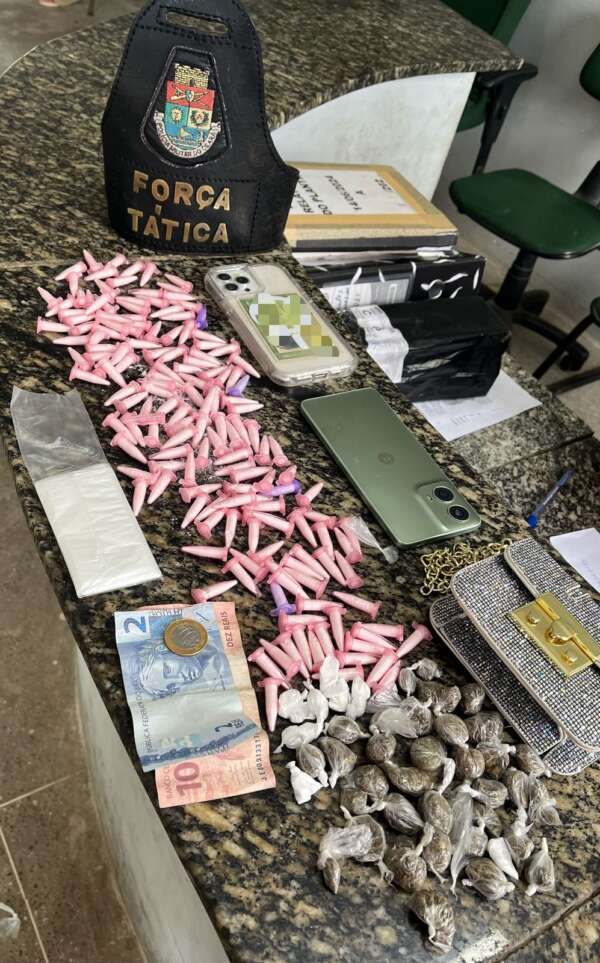 Polícia Militar prende mulher por tráfico de drogas em Mulungu