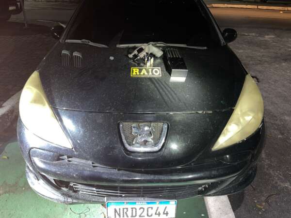 Trio com extensa ficha criminal é preso pela PMCE com arma de fogo na Aerolândia