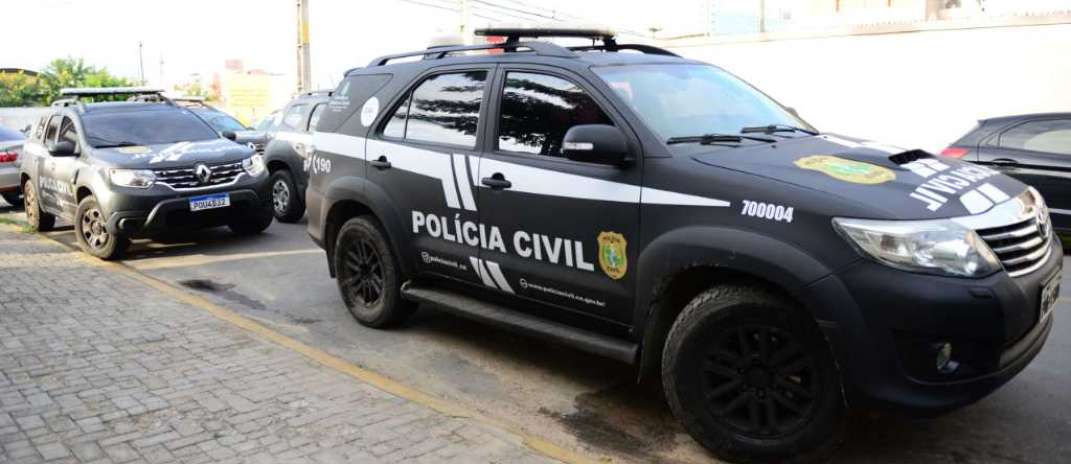 Homem é preso após ameaçar, tentar invadir domicílio e praticar injúria racial em Iguatu