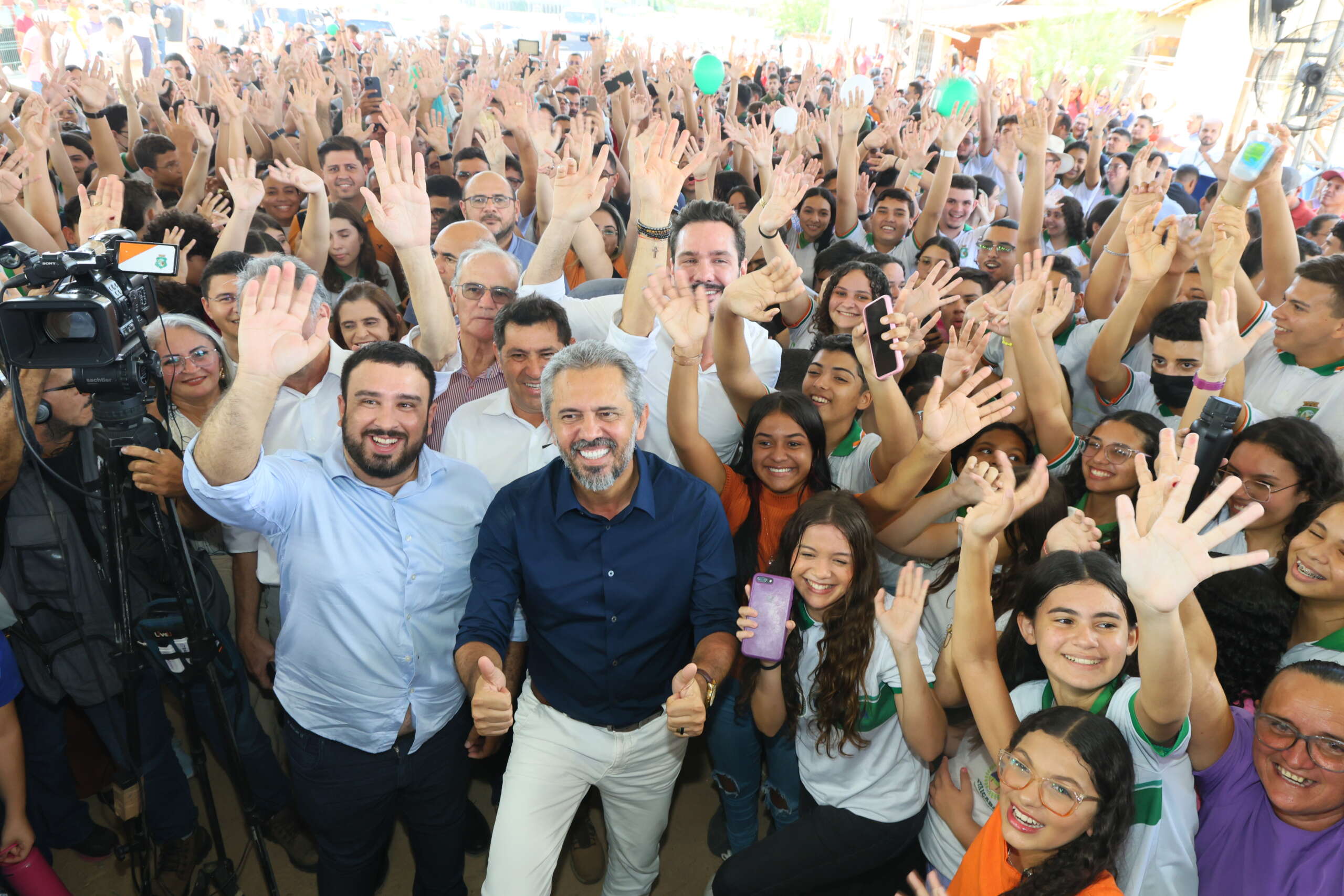 População de Itaiçaba recebe Centro de Educação Infantil e Areninha