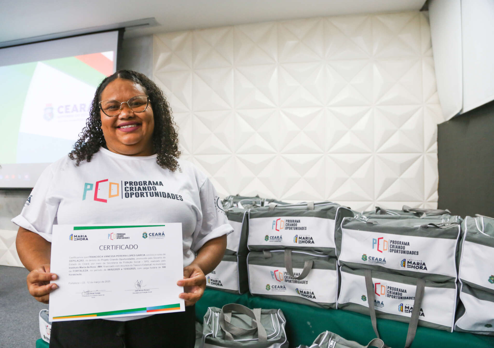 Mais 182 alunos recebem certificados de qualificação profissional em Fortaleza