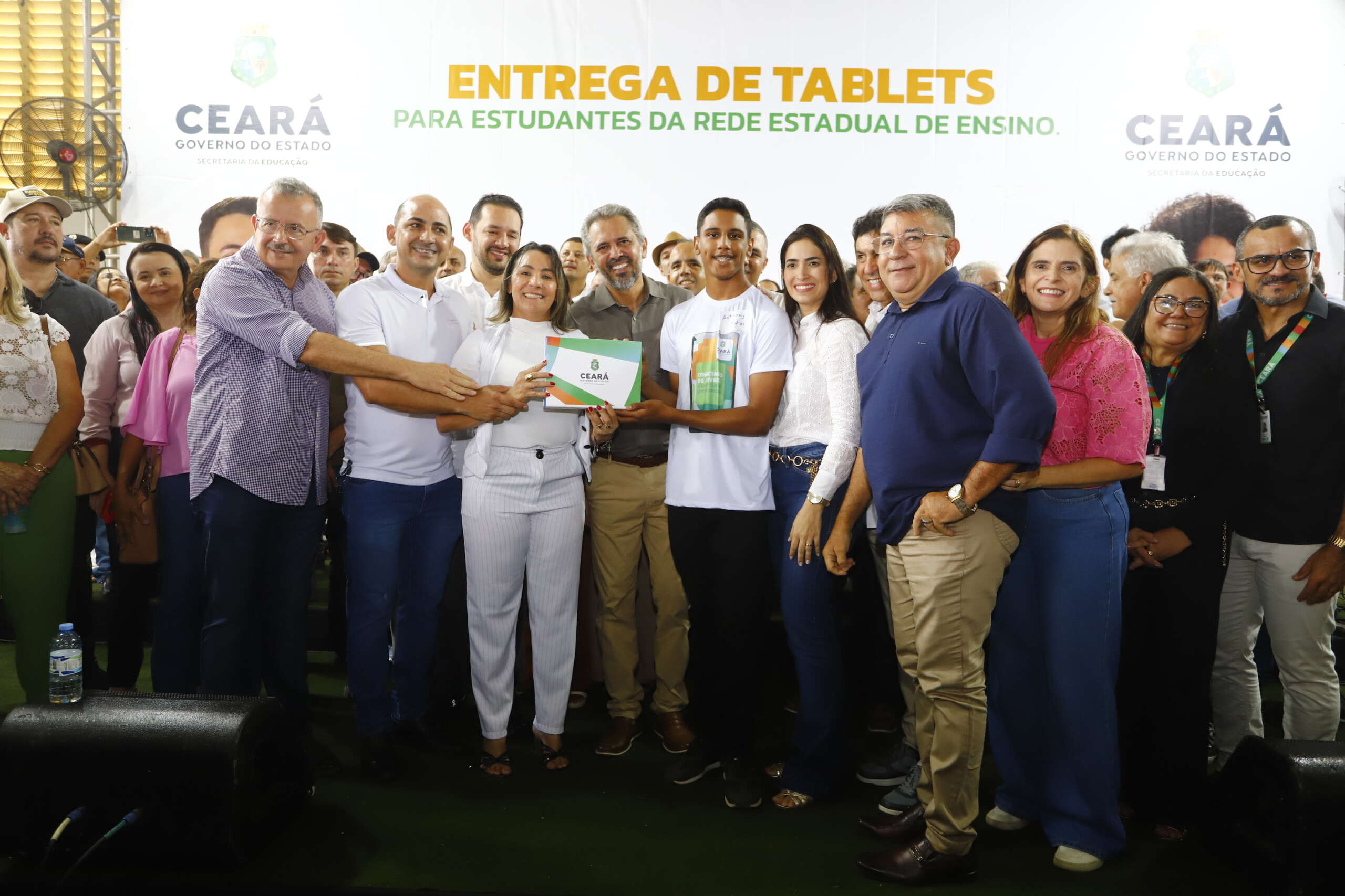 Com mais de R$ 6,4 milhões em investimento, Governo do Ceará entrega tablets e inaugura CEI e Cras em Lavras da Mangabeira