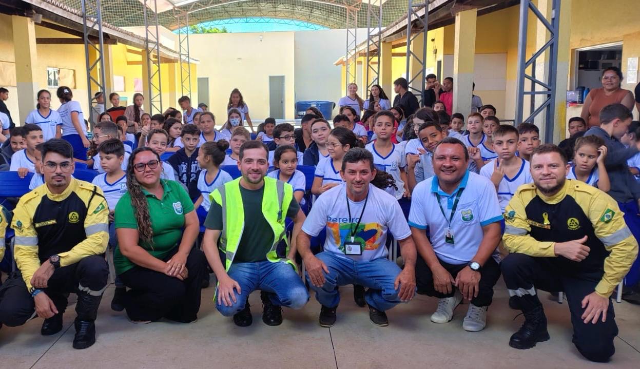 Detran-CE realiza atividades educativas do Maio Amarelo para quase mil estudantes no município de Pereiro