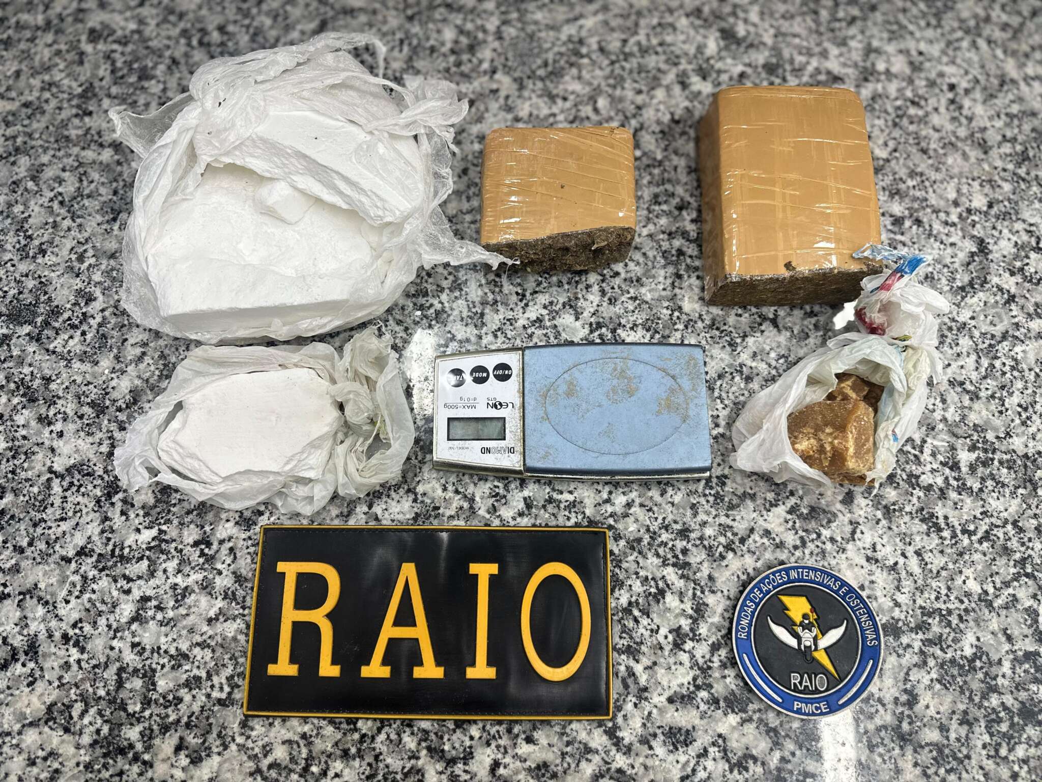Polícia Militar apreende quase 1,5 kg de drogas durante ação em Itarema