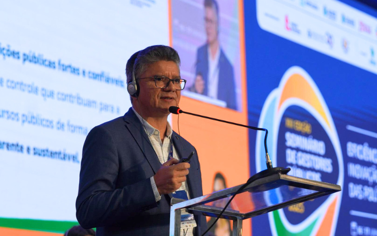 CGE ministra palestra sobre participação cidadã no Seminário de Gestores Públicos 2025