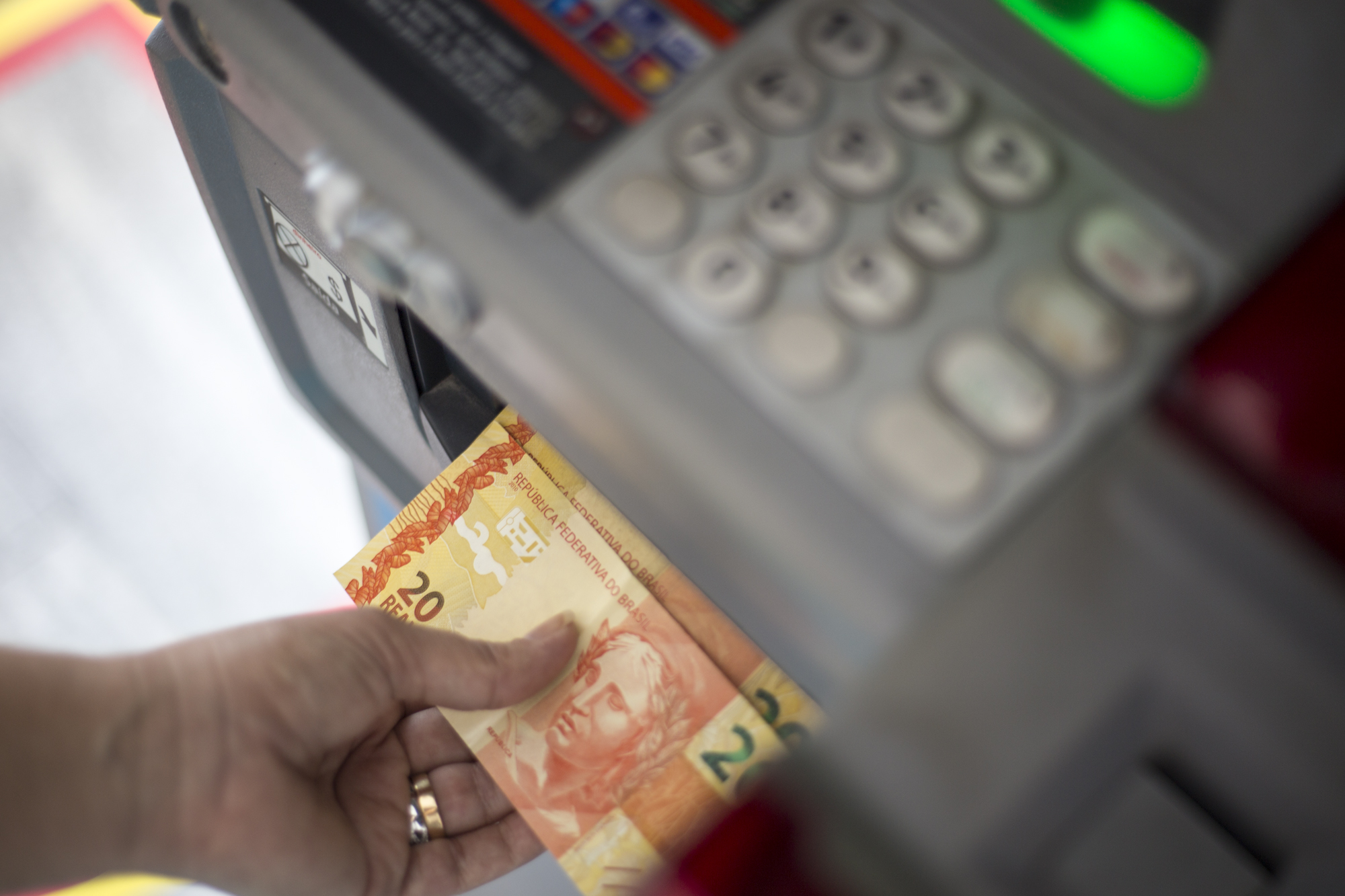 Primeira parcela do 13º salário será paga em 1º de julho e injetará mais de R$ 2 bilhões na economia do Estado