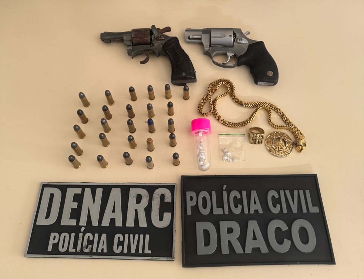 Trio suspeito de integrar grupo criminoso é preso com armas e drogas pela PCCE em Sobral