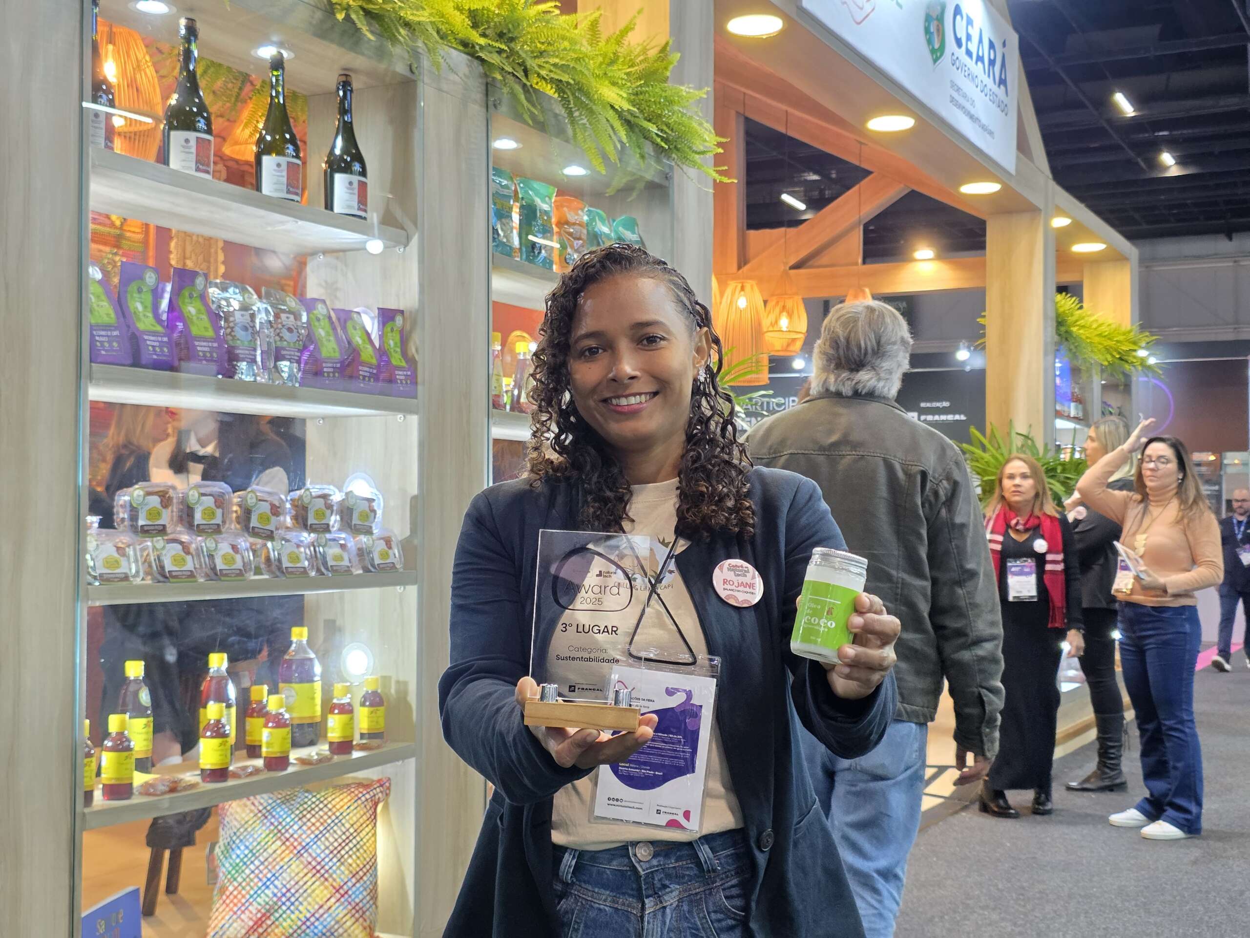 Óleo de coco agroecológico apoiado pela Escola de Gastronomia Social é premiado na NaturalTech 2025, em São Paulo