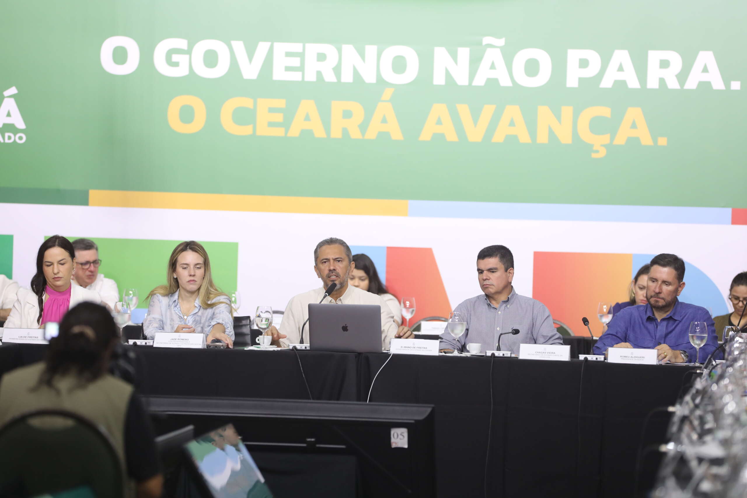 Balanço positivo: Governo do Ceará já investiu R$ 1,8 bilhão em 2025, aponta Elmano