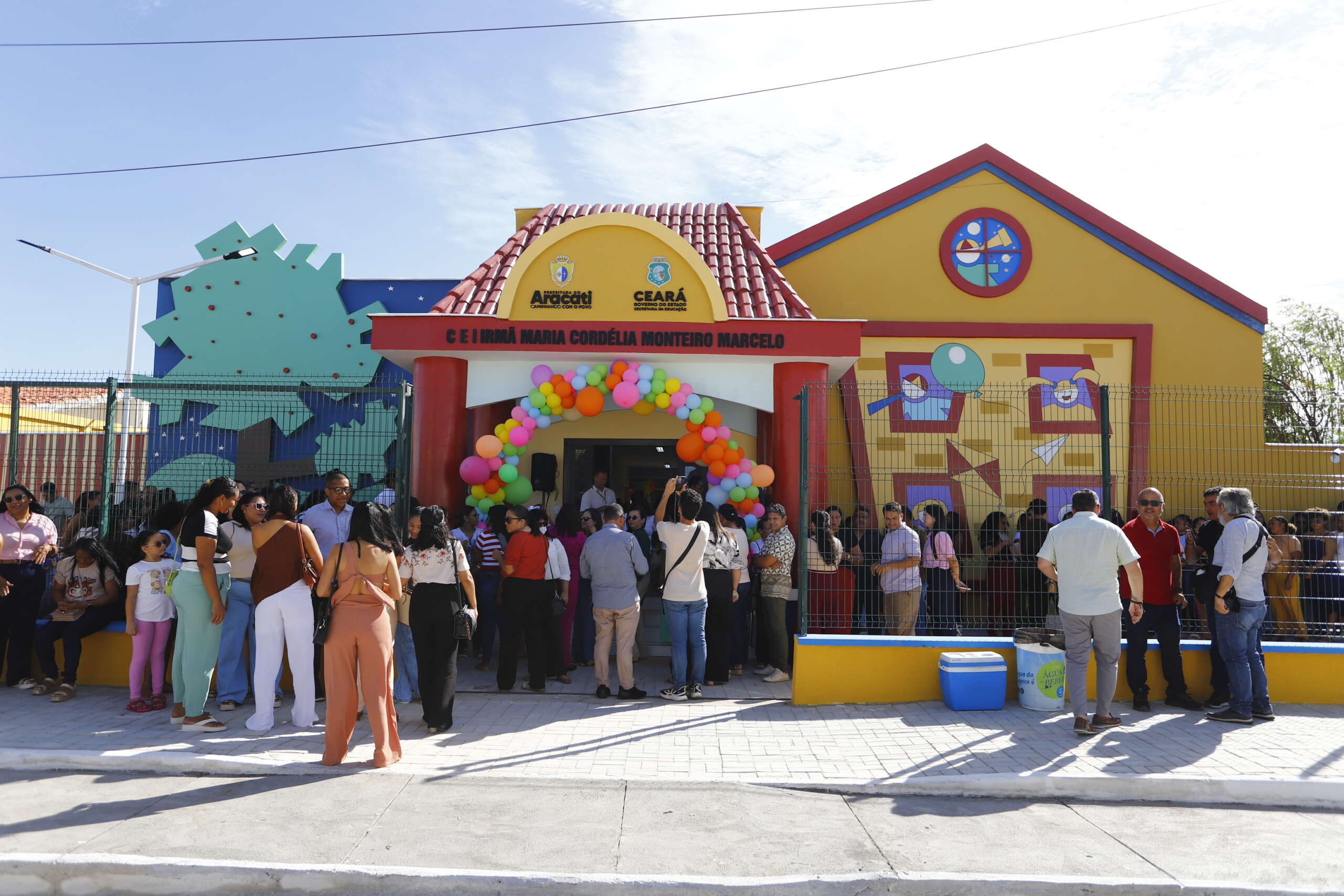 Em Aracati, Governo do Ceará amplia acesso à educação e saúde com novo CEI e kits para Atenção Primária