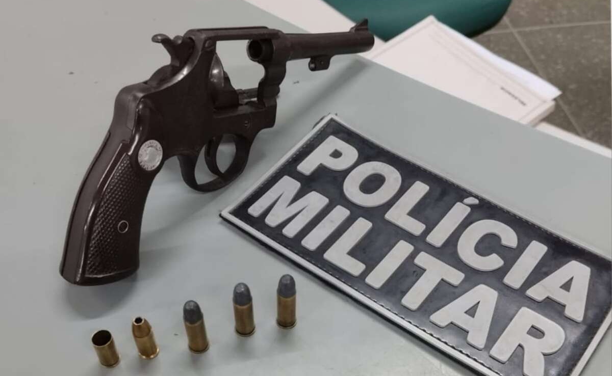 Polícia Militar captura suspeito em flagrante com arma de fogo em Itatira