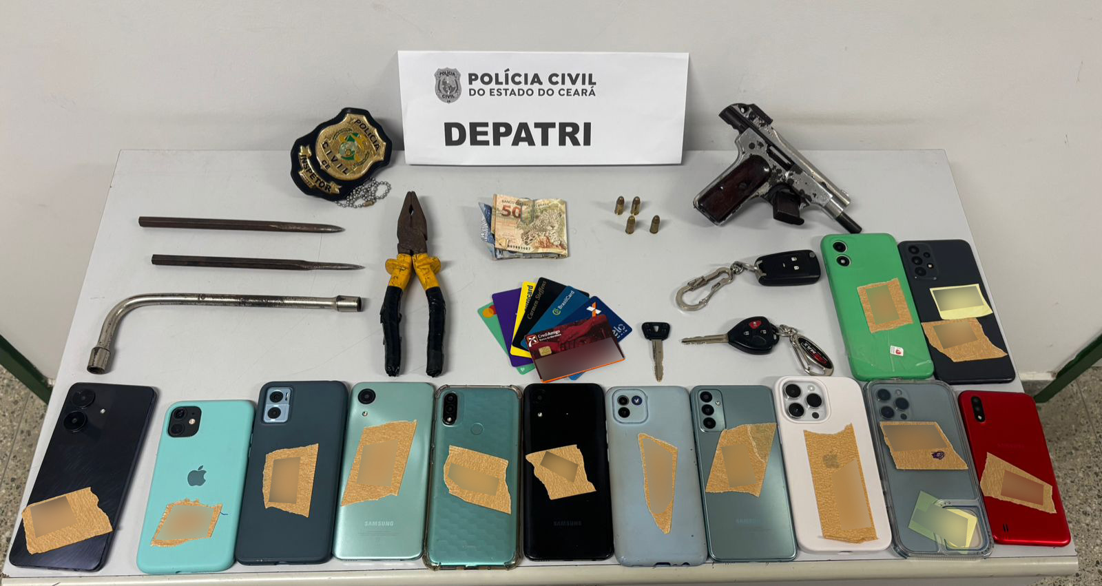 Seis pessoas suspeitas de roubo a farmácias são capturadas pela PCCE em Fortaleza