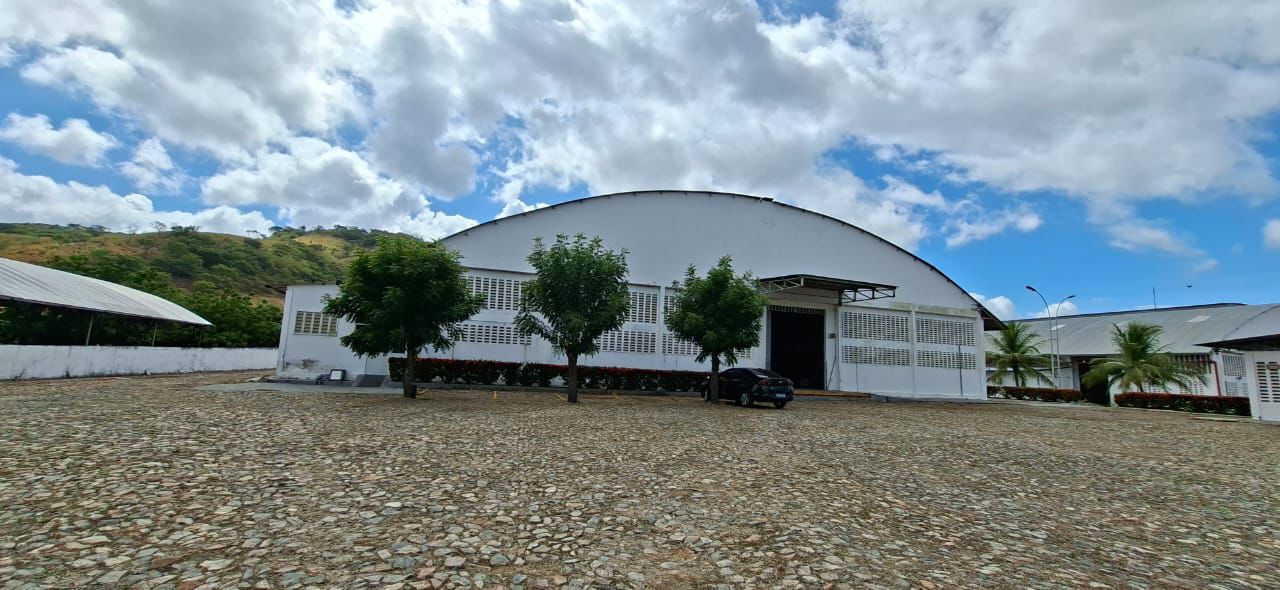 Governo do Ceará entrega galpão industrial para a geração de mais 500 empregos em Itapajé