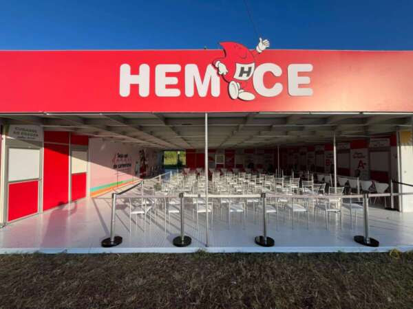 Hemoce recebe voluntários em posto de coleta no Festival Halleluya