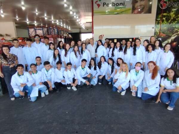 Ceasa-CE recebe alunos de escola profissionalizante de Pentecoste