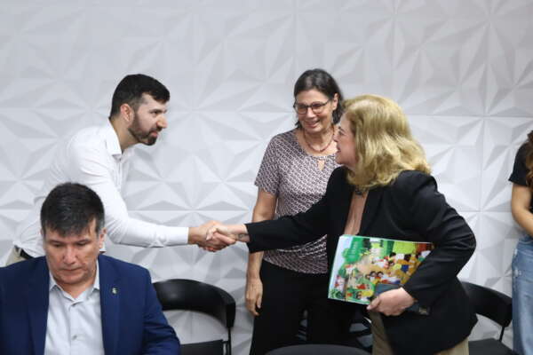 Governo do Ceará discute parcerias com consul honorária e investidores da Suiça