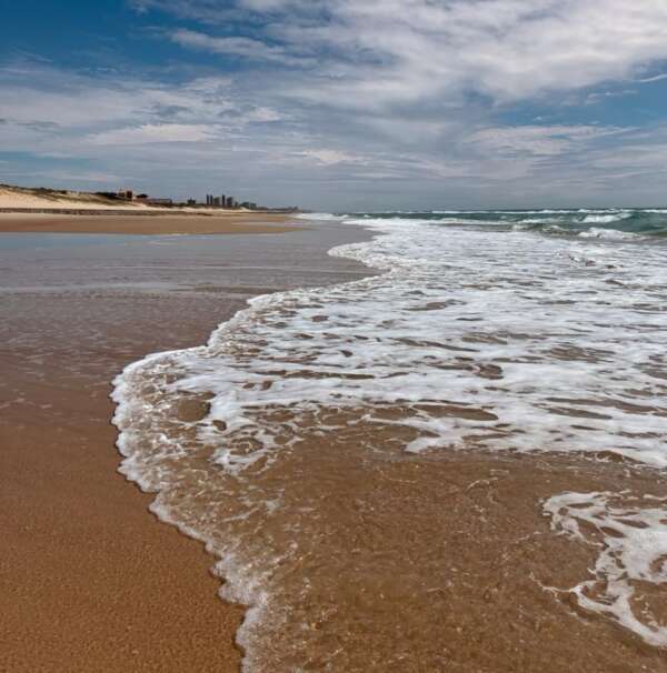 Fortaleza tem 15 trechos do litoral próprios para banho neste fim de semana