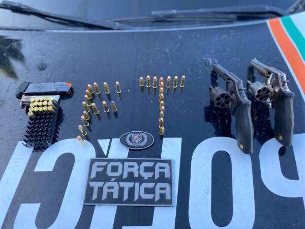 Polícia Militar captura dupla com dois revólveres e munições no bairro Boa Vista, em Fortaleza