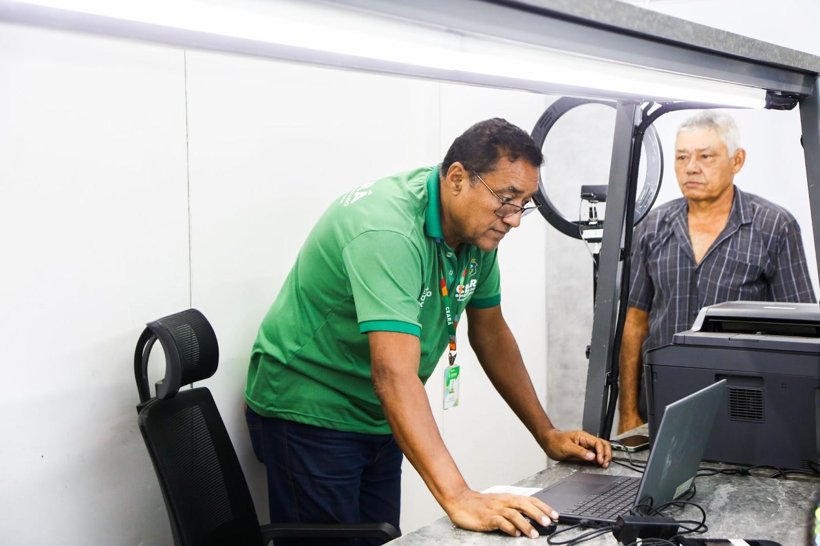 Mutirão de atendimentos facilita acesso de pescadores artesanais a documento de identidade