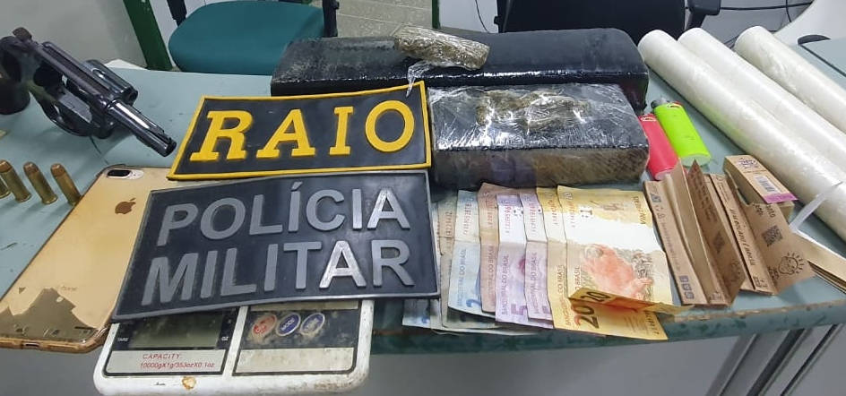 PMCE captura suspeito com 1,5 kg de maconha e arma de fogo em Canindé