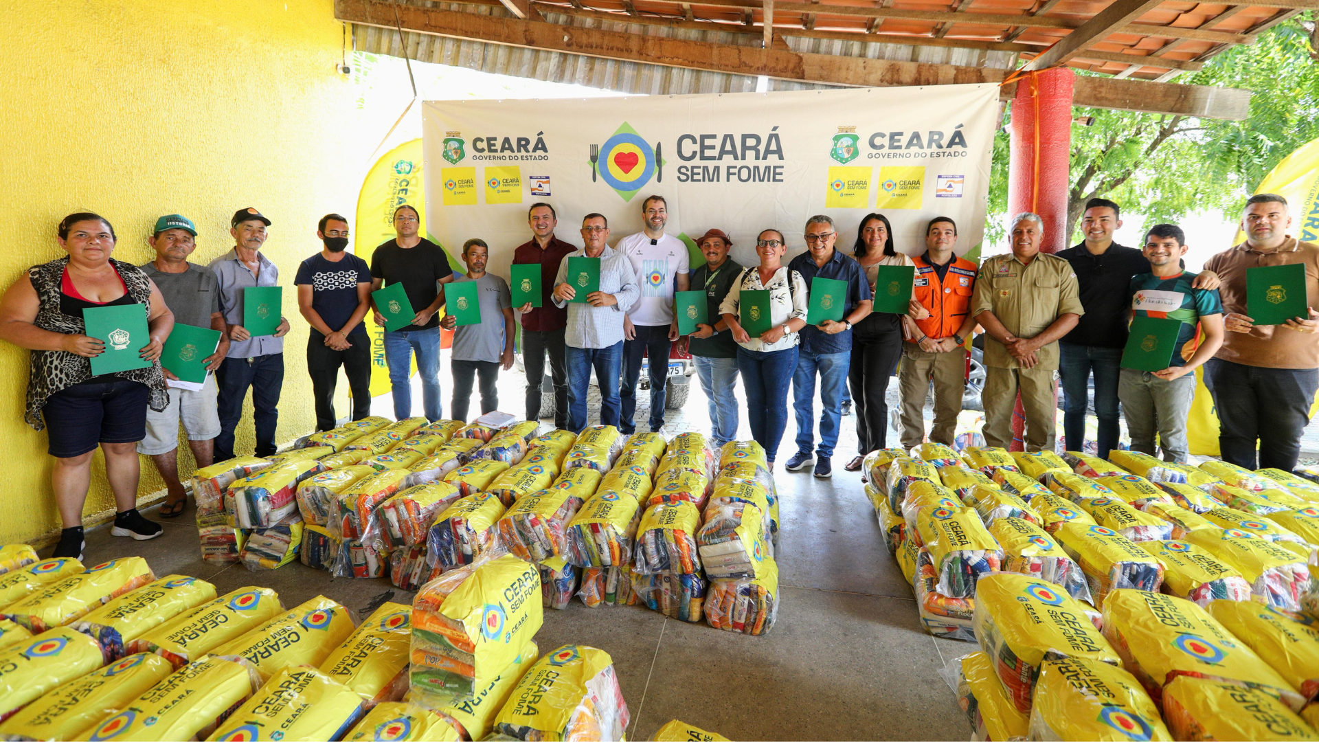 Defesa Civil participa da entrega de 13 toneladas de alimentos do Programa Ceará Sem Fome em Canindé