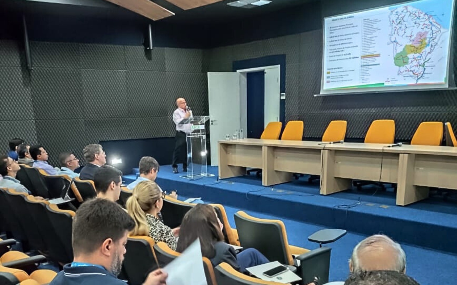 Arce promove oficinas com Saaes de Quixeramobim e Sobral para alinhamento regulatório