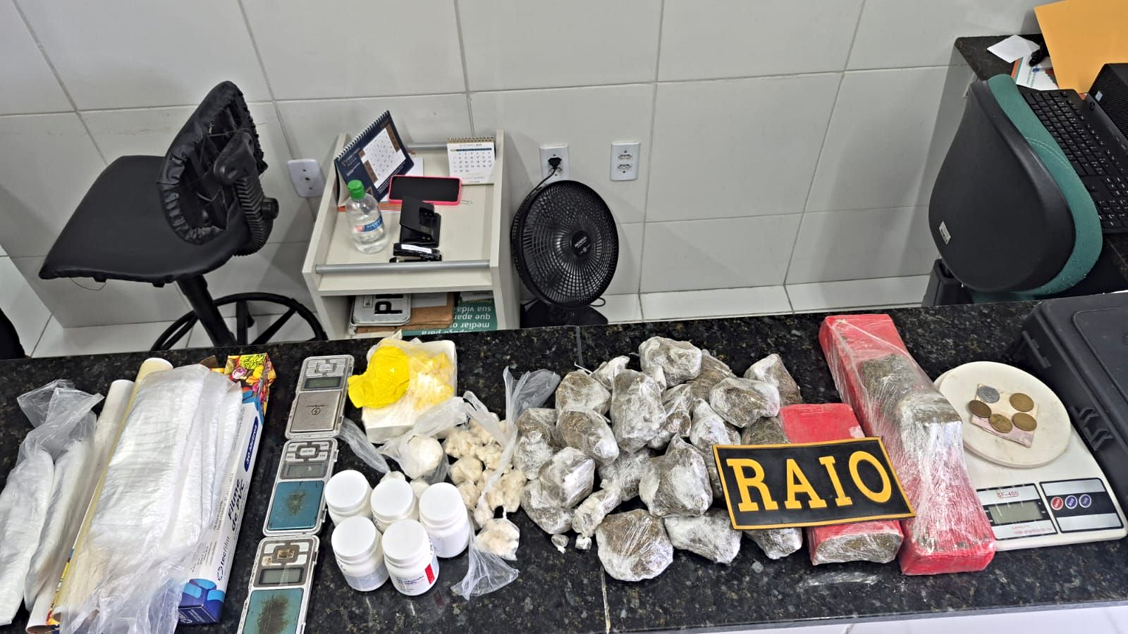 Polícia Militar apreende quase quatro quilos de drogas e arma de fogo durante diligências na Capital
