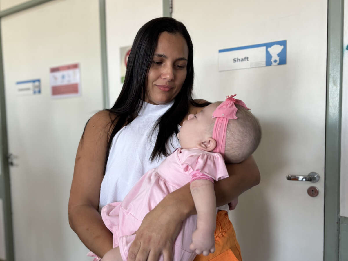 Após um ano internada no Hias, criança recebe alta e vai para casa com quadro estável