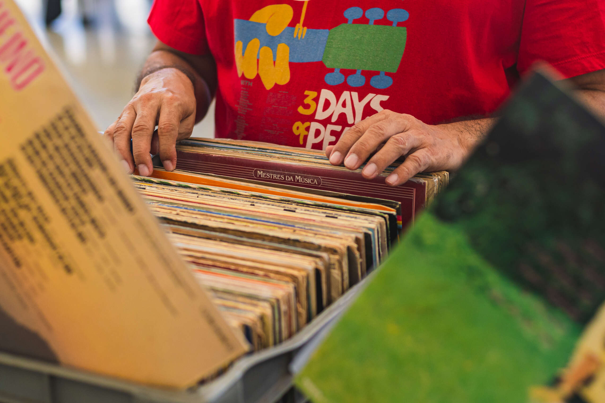 Feira Mais Vinil celebra três anos na Estação das Artes neste domingo (7)