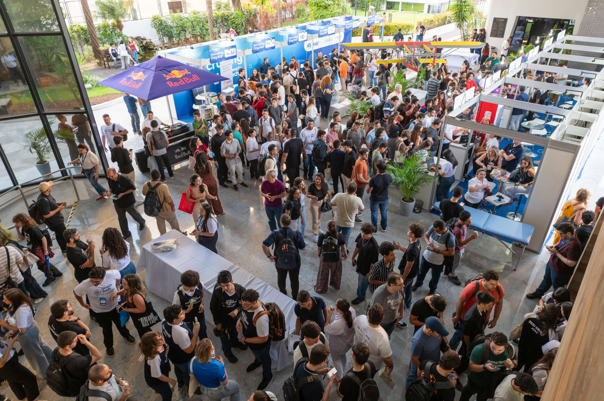 Adece e IEL Ceará realizam segunda edição de feira da empregabilidade e conectam talentos locais a empresas