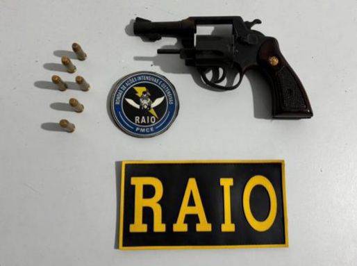PMCE prende homem em posse de arma de fogo em Beberibe