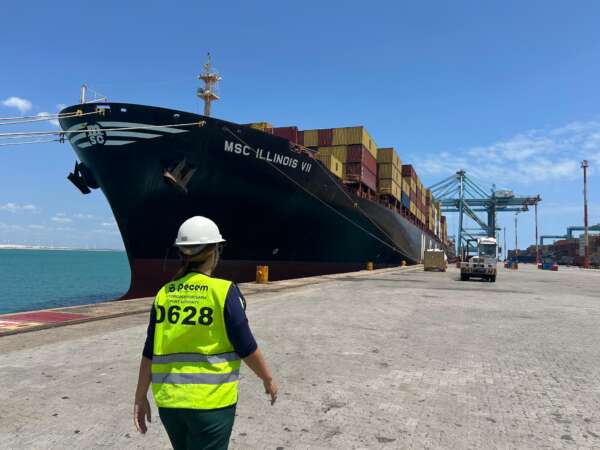 Impulsionada por rota para a Ásia, movimentação de contêineres cresce 37% neste ano