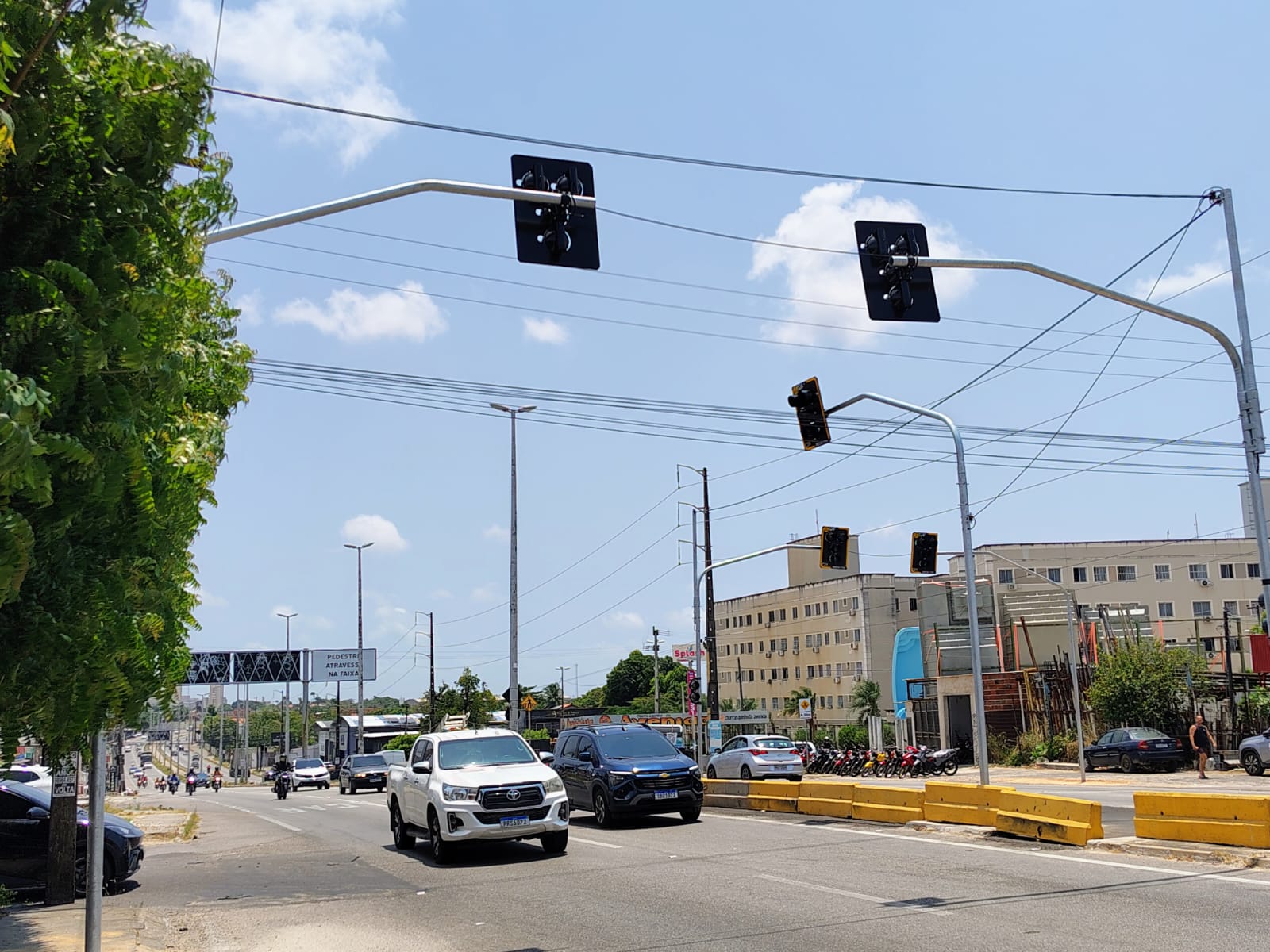 CE-060 ganha novo semáforo para desafogar rotatória e otimizar trânsito